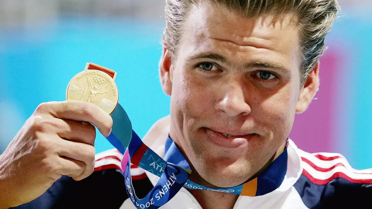 Олимпиаданың бес дүркін чемпионы 10 медалін жоғалтып алды