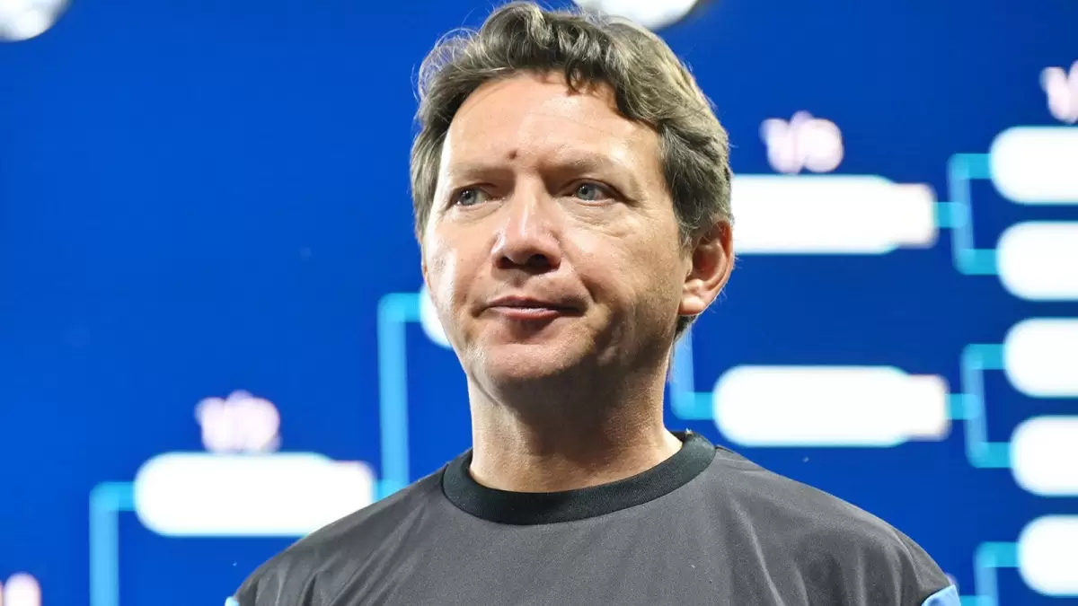 Мәскеуде танымал комментатордың көлігіне оқ атылды