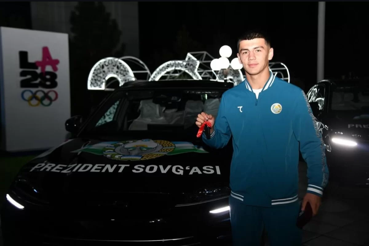 Өзбекстанда әлем чемпионатының қаһармандарына автокөлік пен сыйақы берілді