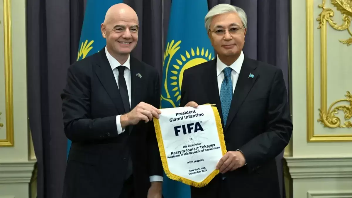 Қасым-Жомарт Тоқаев ФИФА президенті Инфантиномен кездесті