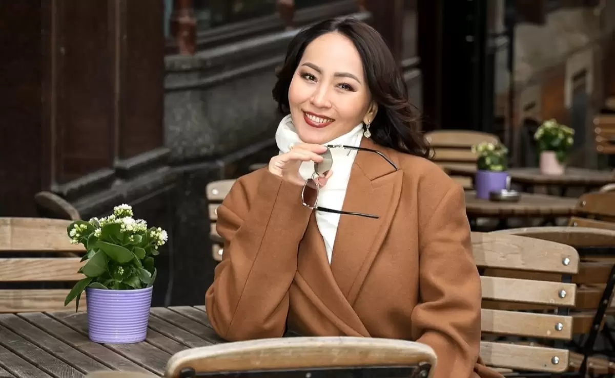 Малинкий үстелдік порно