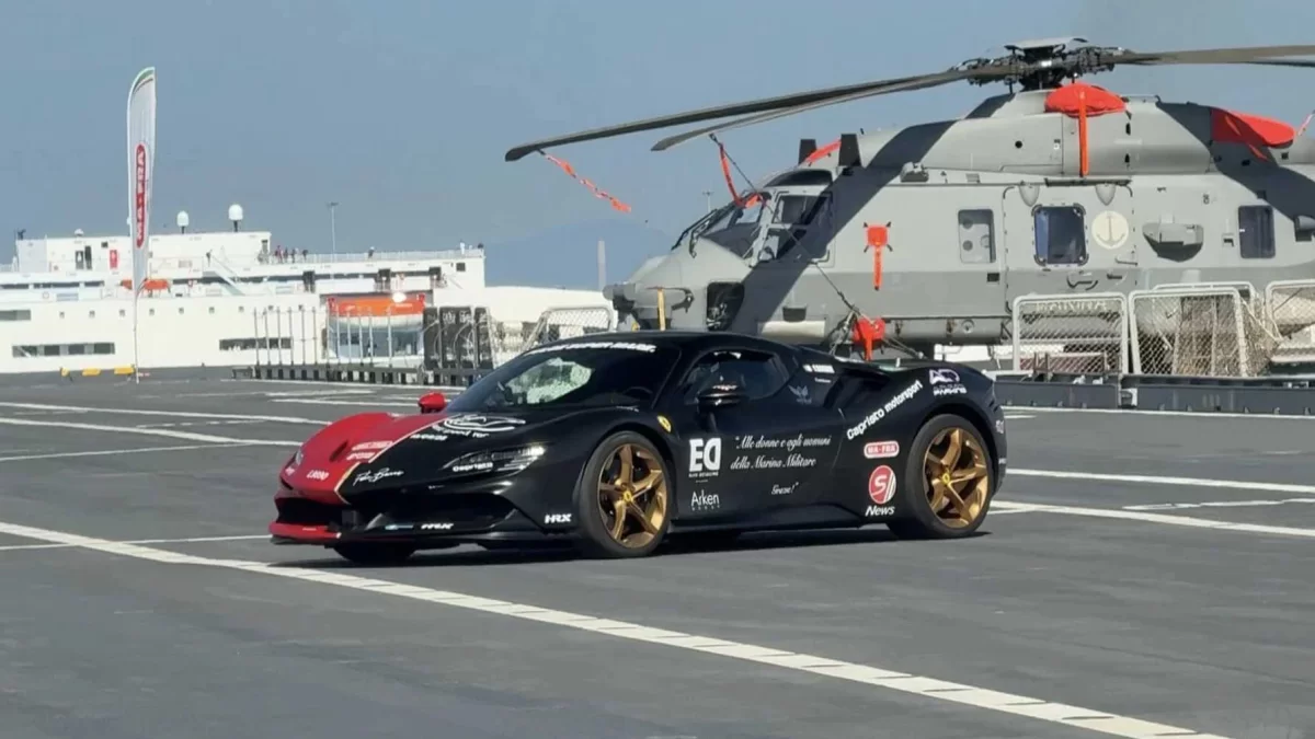 Феррари суперкары теңізде рекорд орнатты