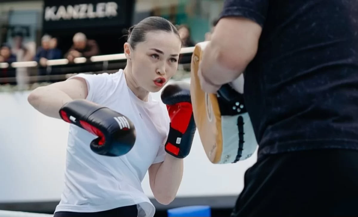 Қазақстанның ең көрікті боксшысы ұлттық құрамаға оралды