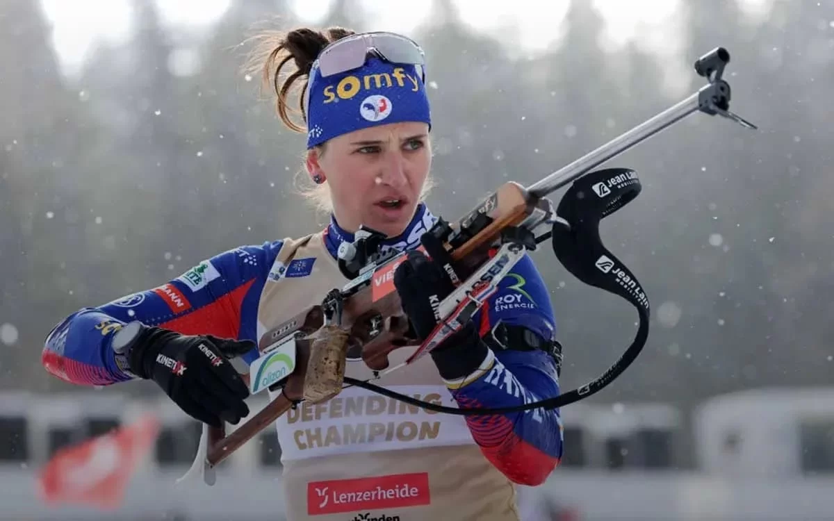 Банк карталарын ұрлаған Олимпиада жүлдегері кубоктен шеттетілді