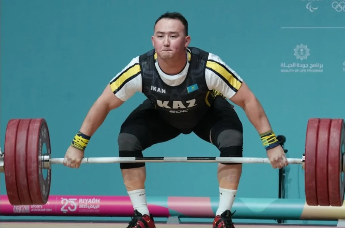 Қазақстандық ауыр атлет әлемдік рекорд иесін артта қалдырды
