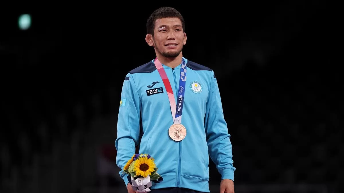 Неге Қазақстанда емес? Ел намысын қорғаған балуан Ресейде күрес клубын ашты