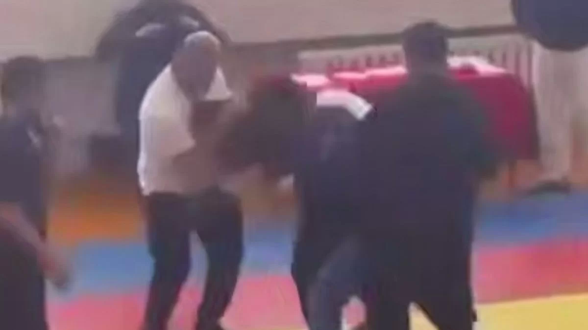 Жаттықтырушылар жанжалы: Екі бапкер айыппұл арқалады