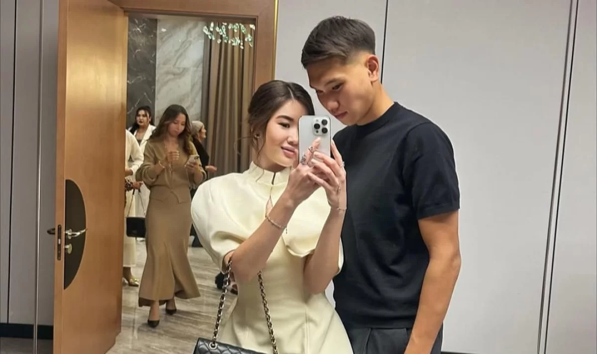 «Шера нағыз романтик» — Самат Смақовтың қызы жігітінің ерекше сыйын көрсетті