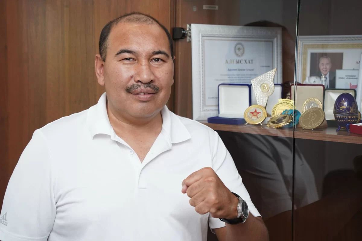 «Жұдырық – менің ең мықты құралым»: Ермахан Ыбырайымов жастар білмейтін сырын ашты