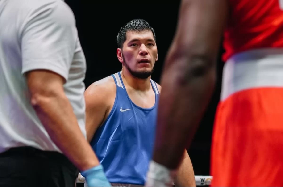 Әлем чемпионы Айбек Оралбай Баходир Джалоловпен футбол ойнады (ВИДЕО)