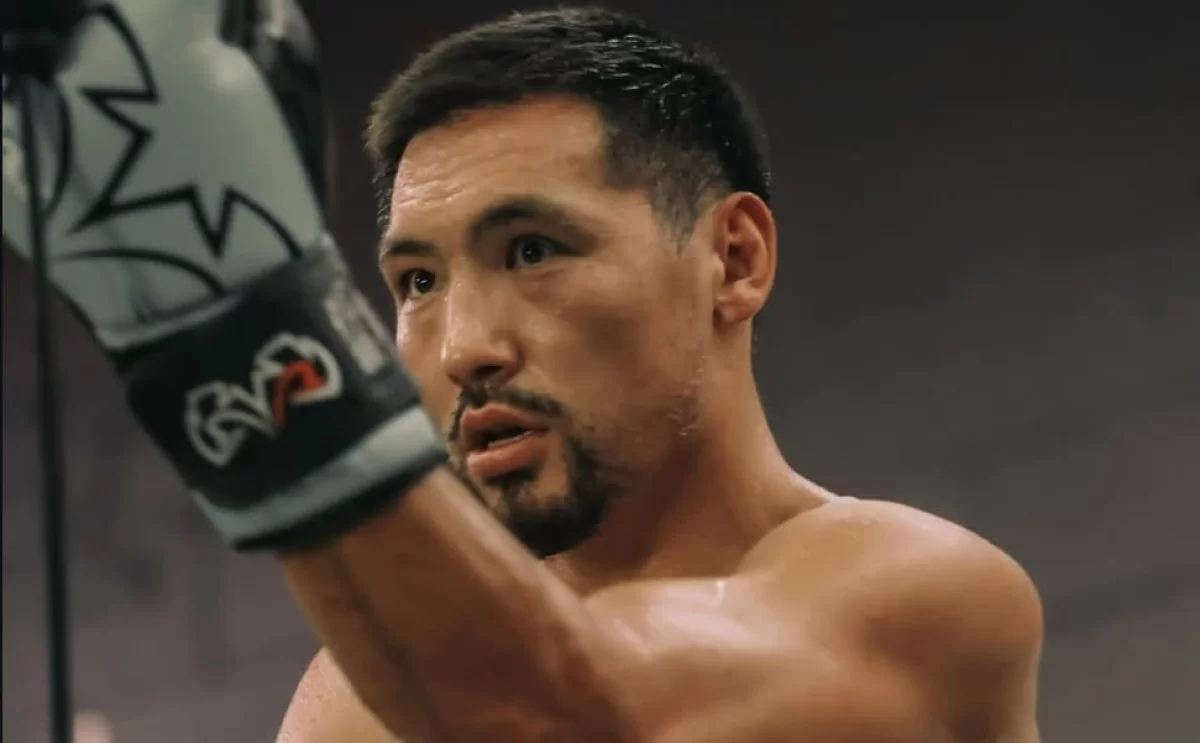 «Qazaq style» іске қосылды: Жәнібек Әлімханұлы үш белбеу үшін айқас қарсаңында жаттығуын көрсетті