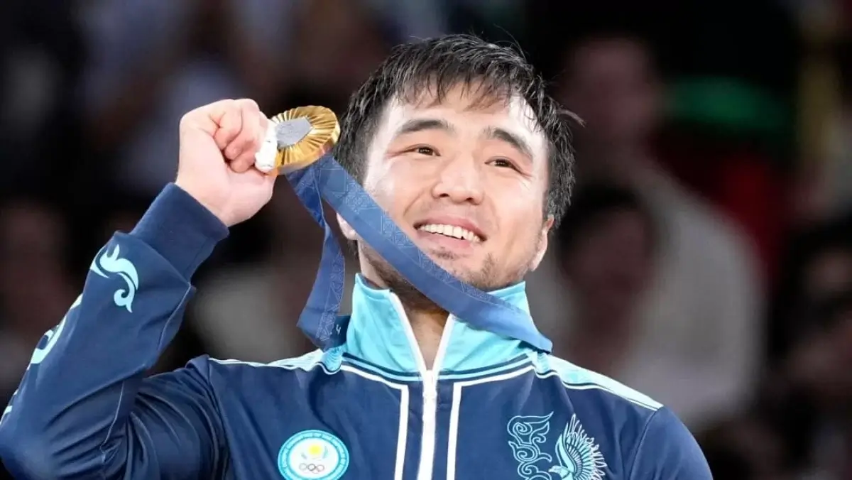 Елдос Сметов әйеліне керемет сыйлық жасады