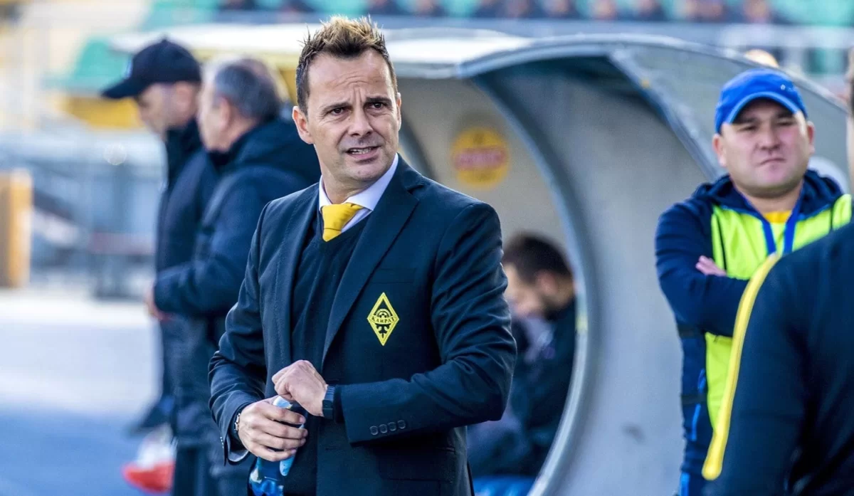 «Қайраттың» экс-бапкері Беларусь құрамасынан кетті