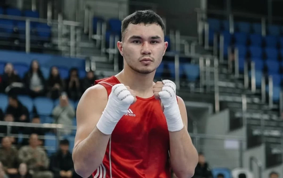 Ерасыл Жақпеков үш нокдаунмен нокаут жасады