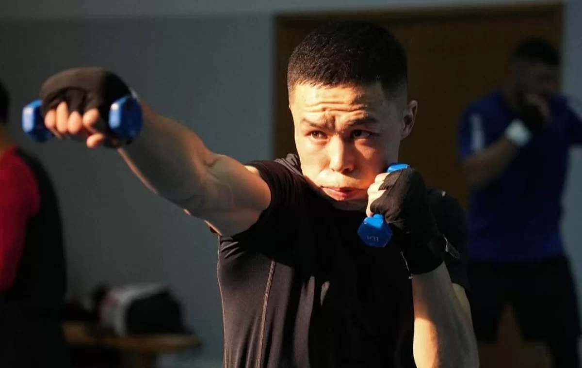 Сәкен Бибосынов әлем чемпионатын ірі жеңіспен бастады (ВИДЕО)