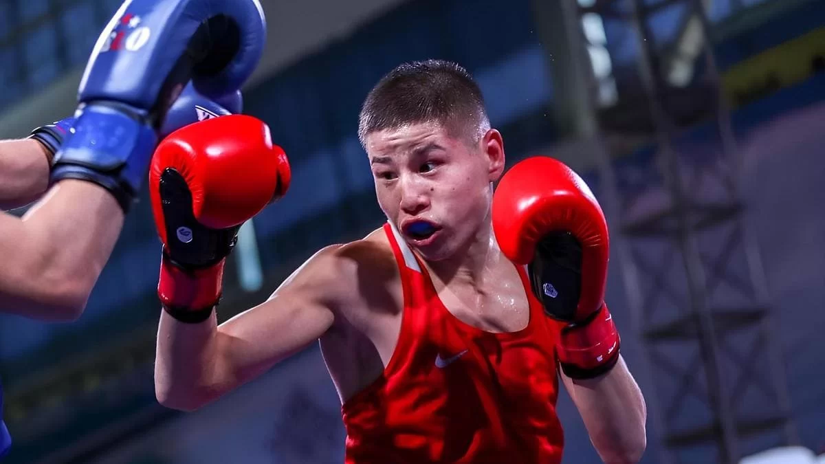 Қазақстандық боксшы ӘЧ алғашқы жекпе-жегінде үстемдік танытты