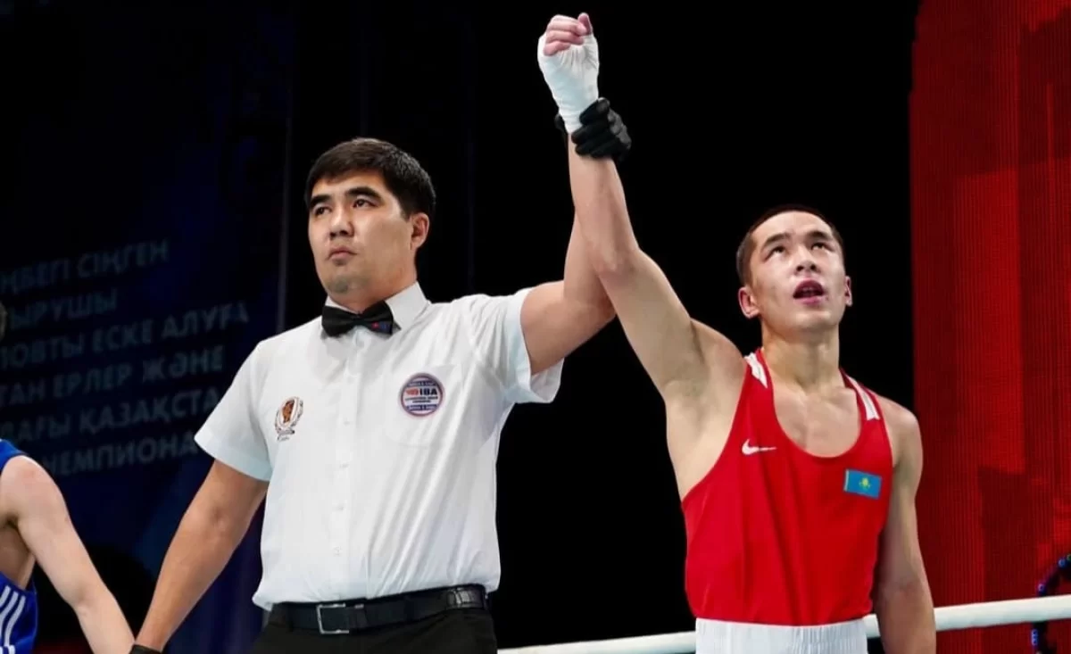 Қазақстандық боксшы Дубайдағы ӘЧ-да ширек финалға шықты