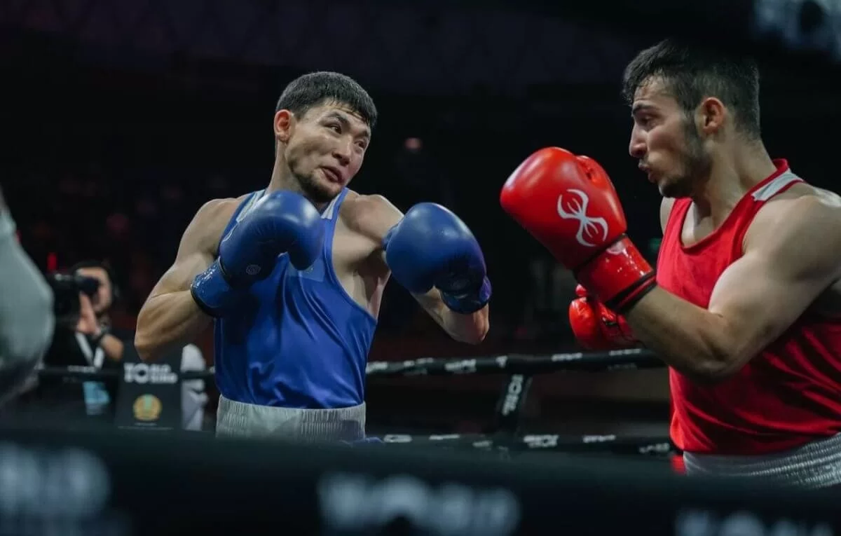 Курьер болып жұмыс істеген қазақ боксшысы ӘЧ жүлдегері атанды (ВИДЕО)