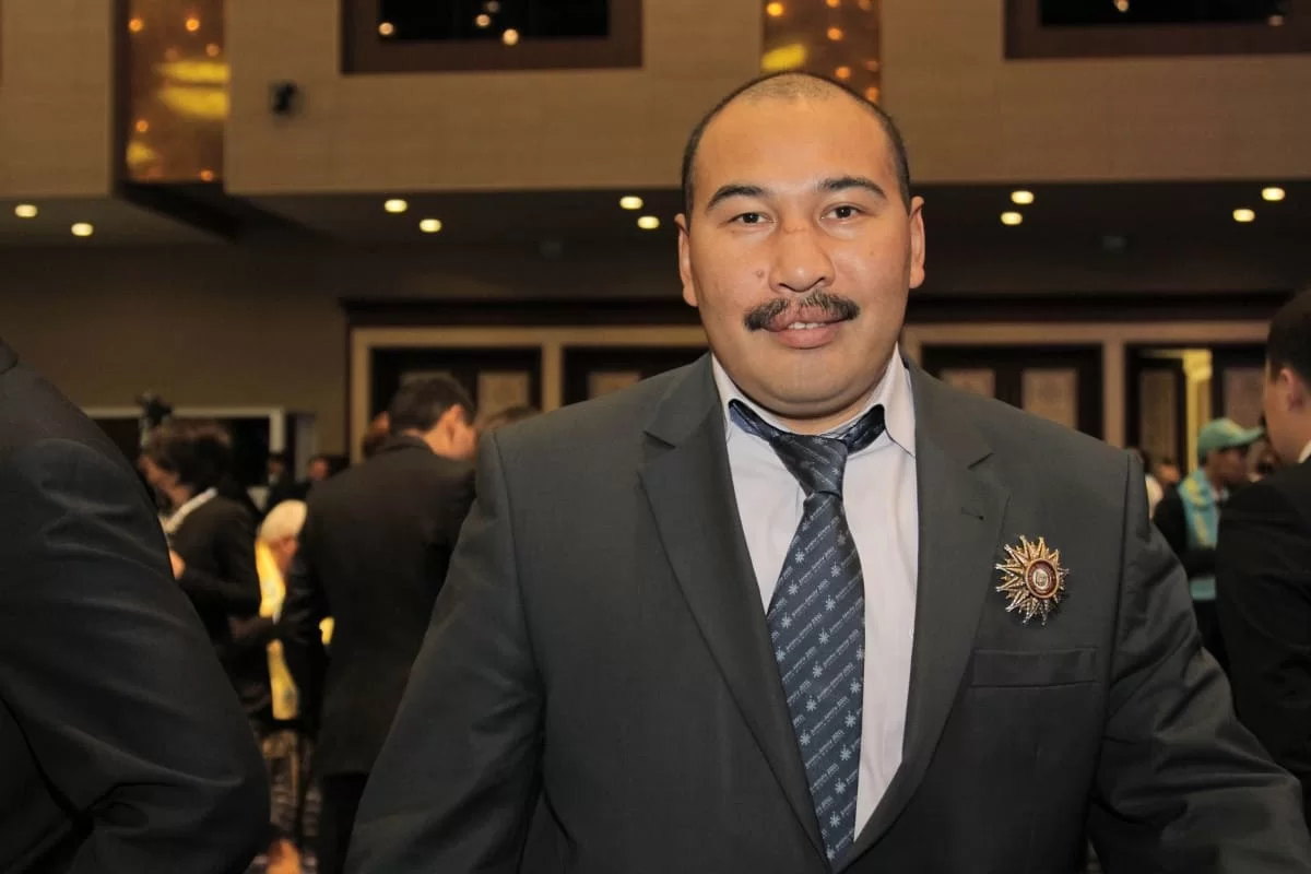 Ермахан Ыбырайымов алматылықтарға жаңа жылдық көңіл-күй сыйлады