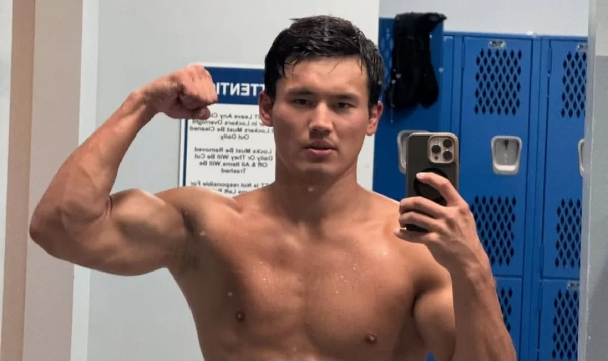 Еркебұлан Тоқтар әлемнің үздік боксшысымен кездесті