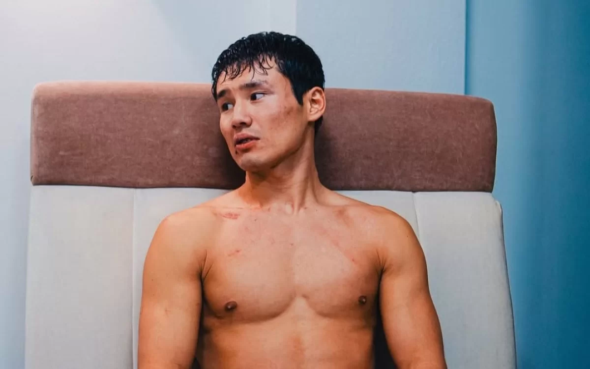 Еркебұлан Тоқтар әлемнің екі дүркін чемпионынан "таяқ" жеді (ВИДЕО)