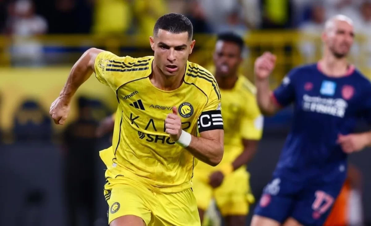 2025 жылы қомақты табысқа кенелген спортшы кім?