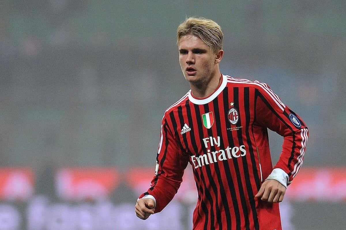 "Миланның" экс-ойыншысы мансабын ҚПЛ клубында жалғастырады