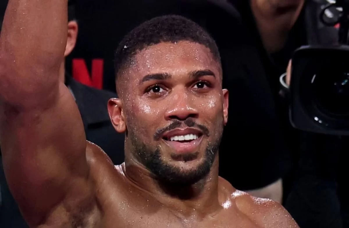 Энтони Джошуа қайғылы жол апатынан кейін шешім қабылдады