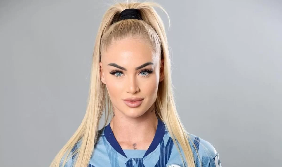 Әлемнің ең сұлу футболшысы клуб ауыстырды