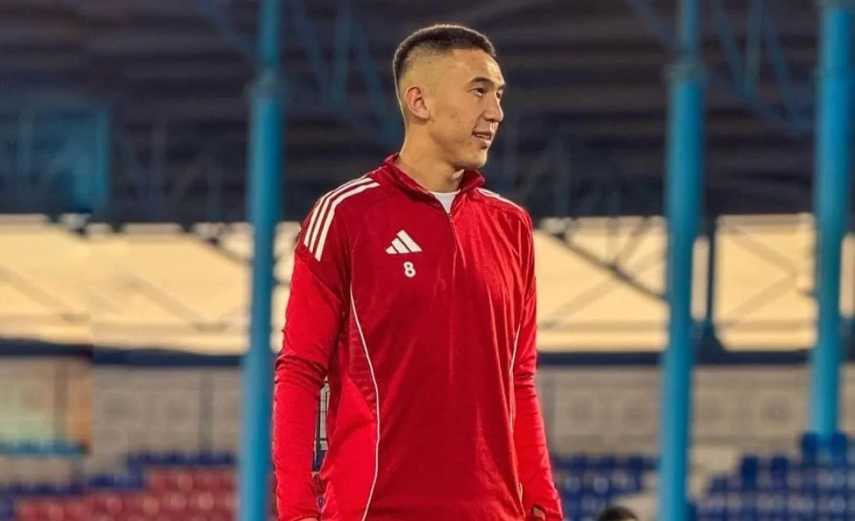 Айбол Әбікен уәдесінде тұрып, Виктор Мозеске "салтанатты тепкі" жасады (ВИДЕО)