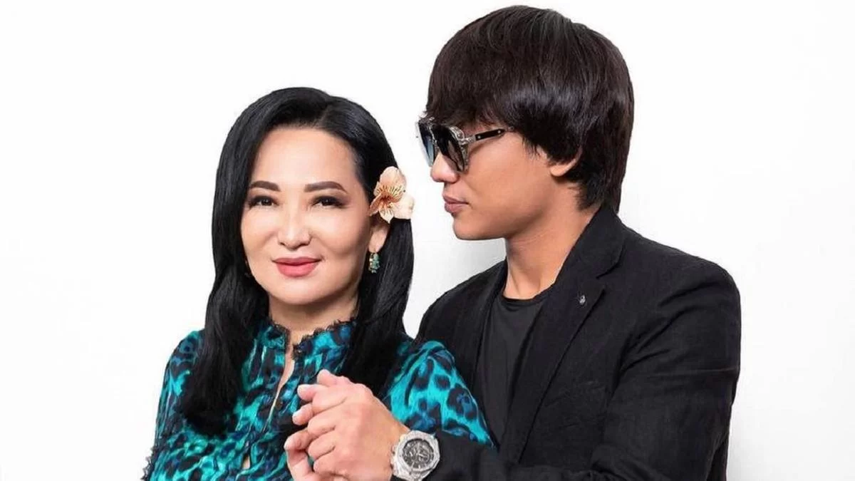 Балиге демалуға ұшқан Қайрат Нұртастың анасы әсерлі видео жариялады