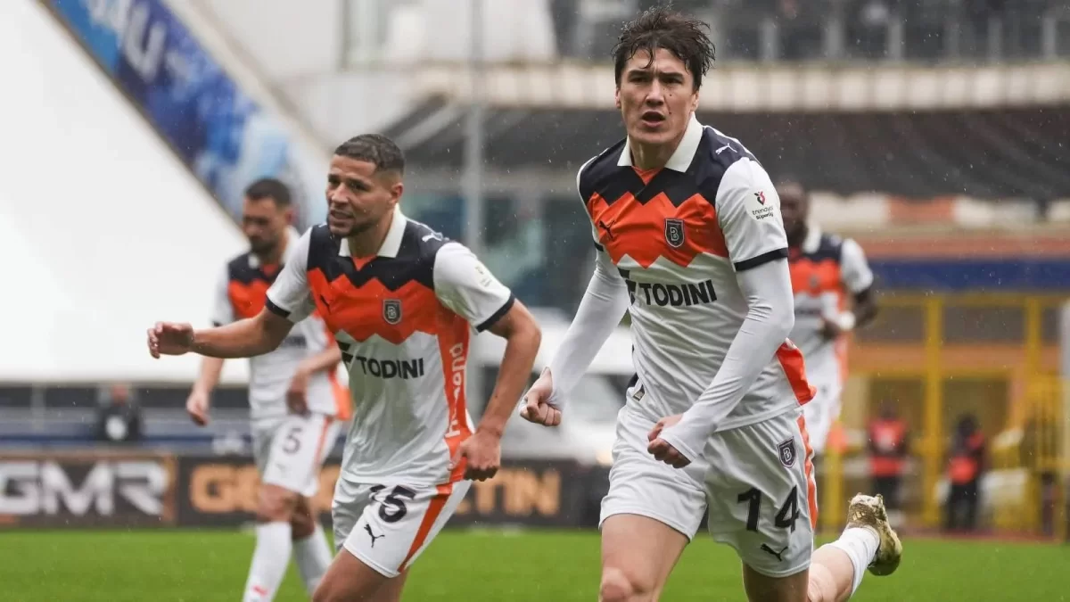 Файзуллаев ассист беріп, Шомуродов гол соқты: "Башакшехир" жеңіске жетті (ВИДЕО)