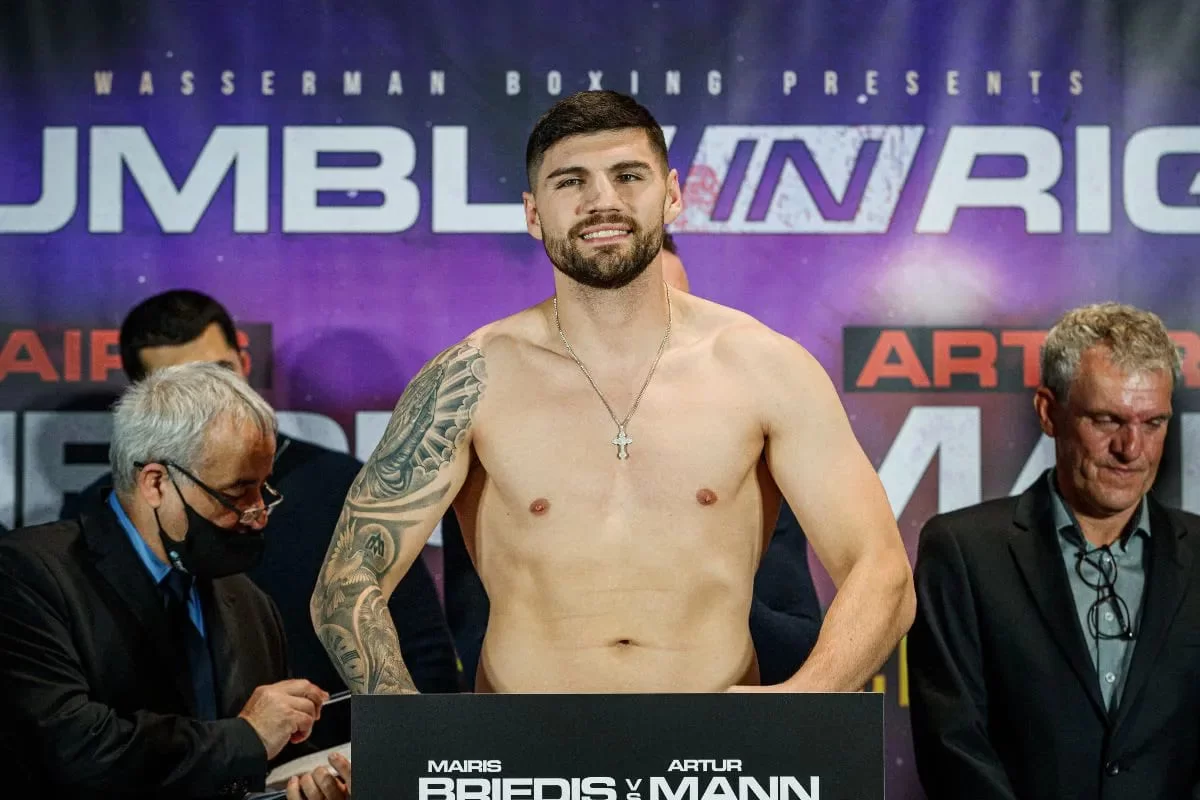 Бірінші раундта чемпион атанған боксшы артынша мансабын аяқтады