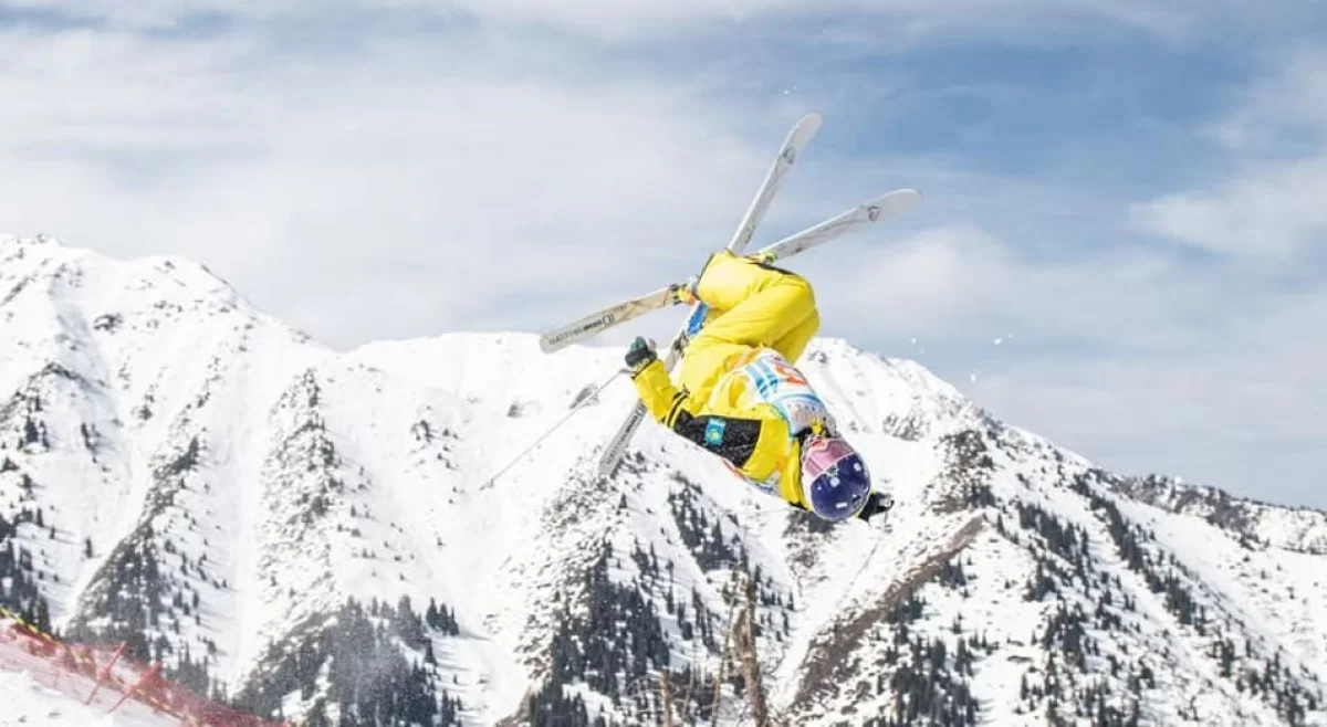 Олимпиада-2026: қазақстандық спортшы параллелді могулде қарсыласынан басым түсті