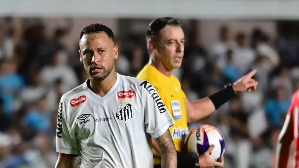 Неймар аяғын тағы сындырып ала жаздады (ВИДЕО)