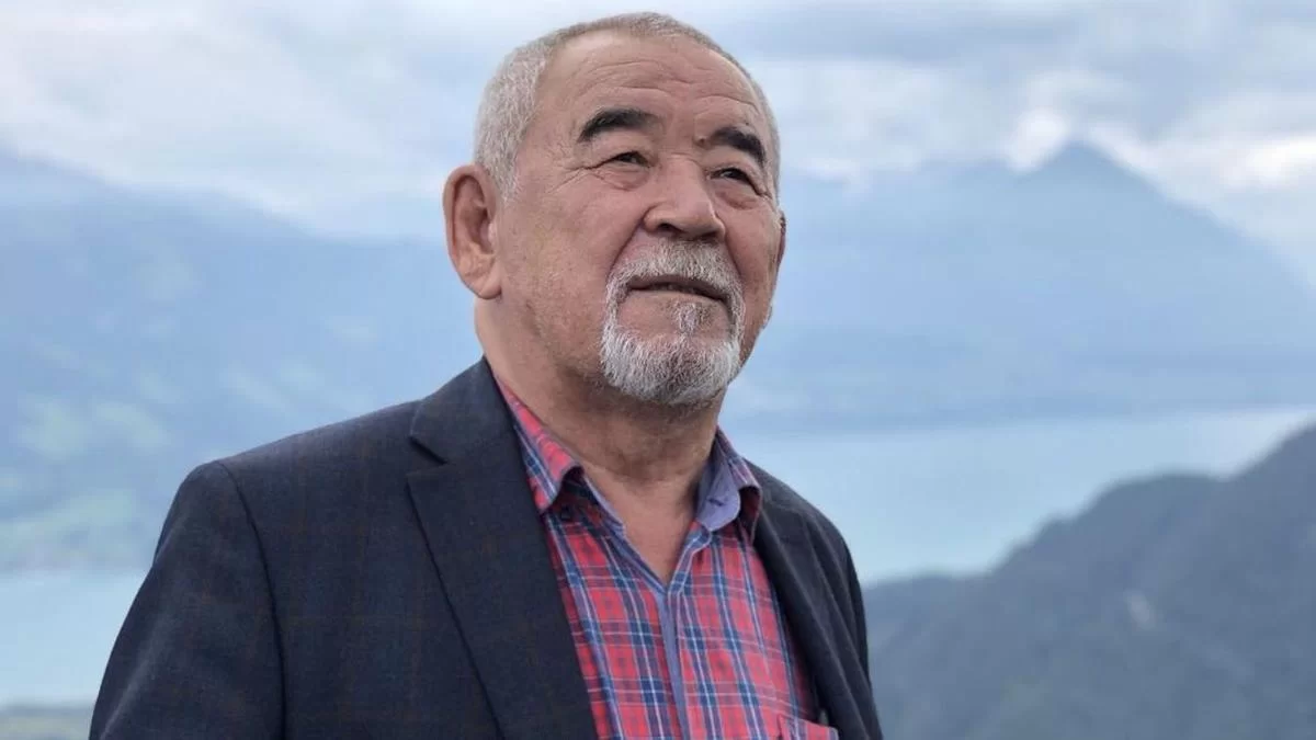 Айтыскер ақындар Жүрсін Ерманға темір тұлпар сыйлады