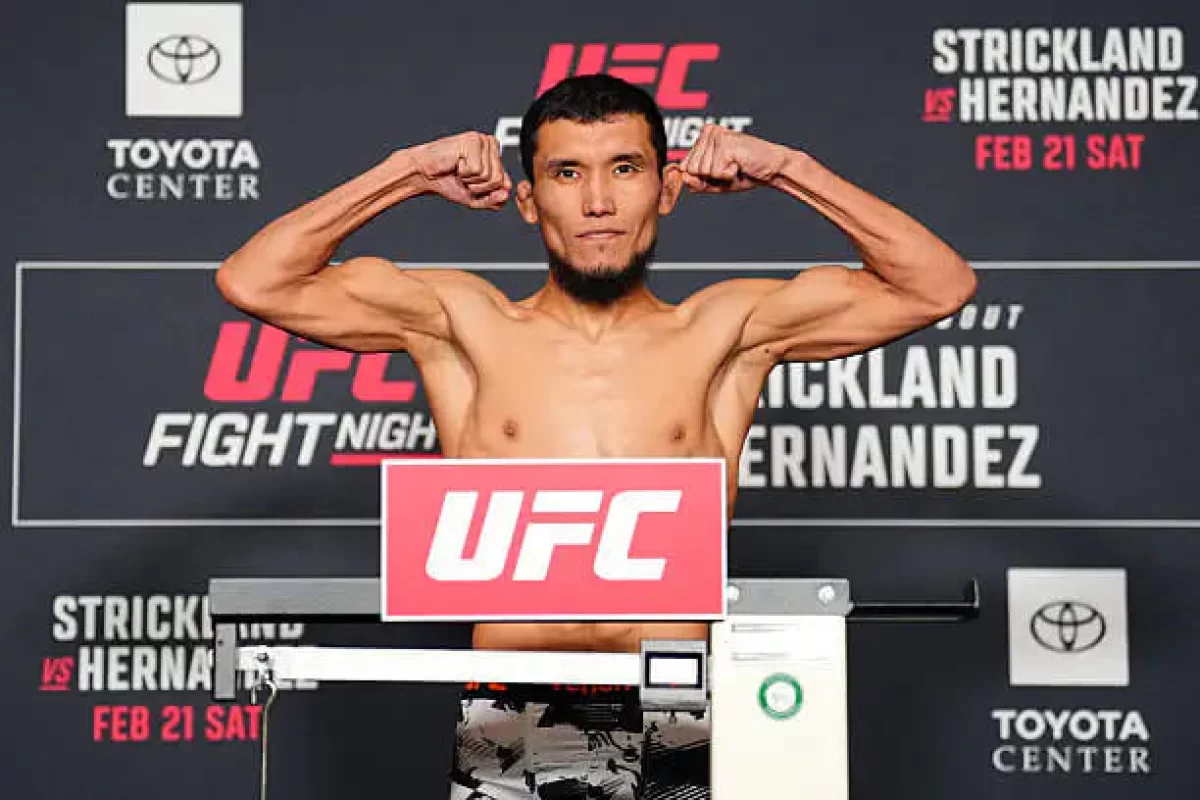 Қазақстандық файтердің UFC-дегі жекпе-жегі төрешілердің шешімімен аяқталды (ВИДЕО)