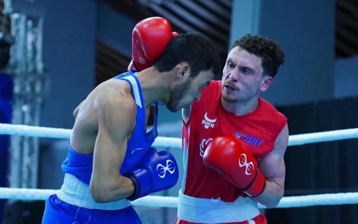 Қазақстандық боксшы танымал қарсыласын ұтып, сенсация жасады