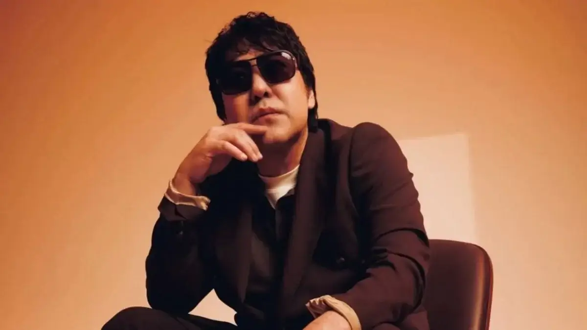 "Әке, ұл және немере": Мейрамбек Беспаевтың жылы отбасылық фотолары жұртты елжіретті