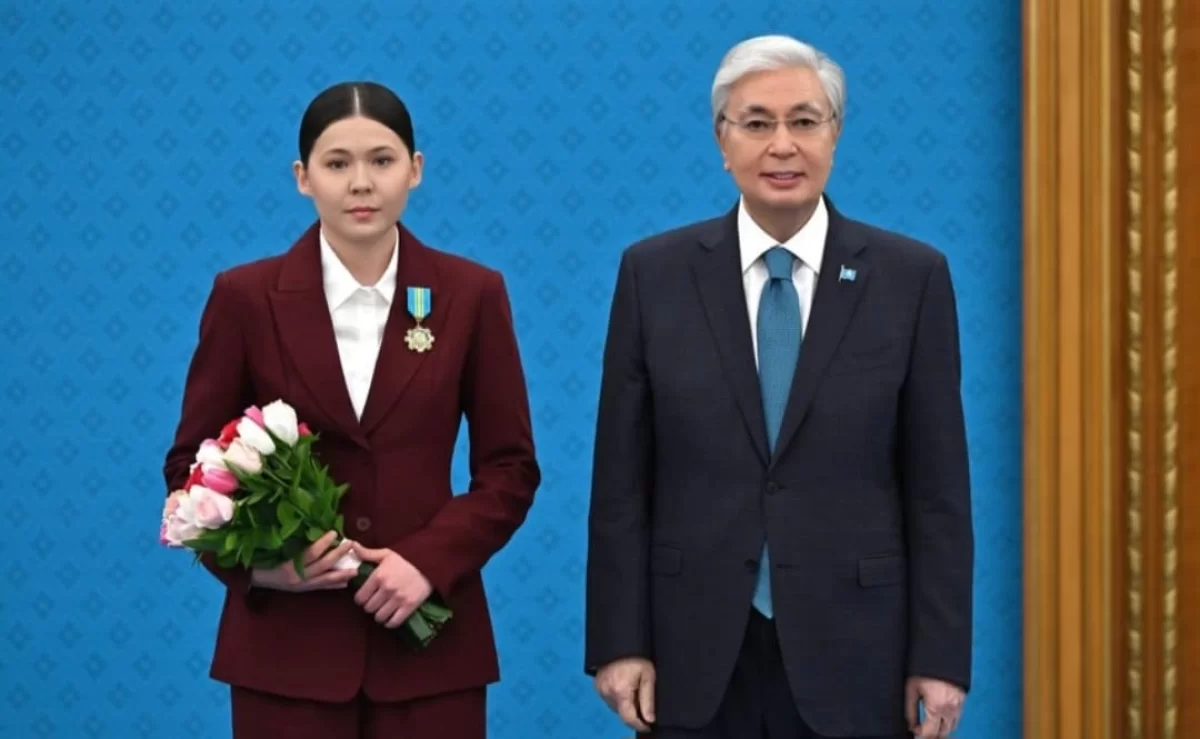 Президент әлемнің бес дүркін чемпионын марапаттады