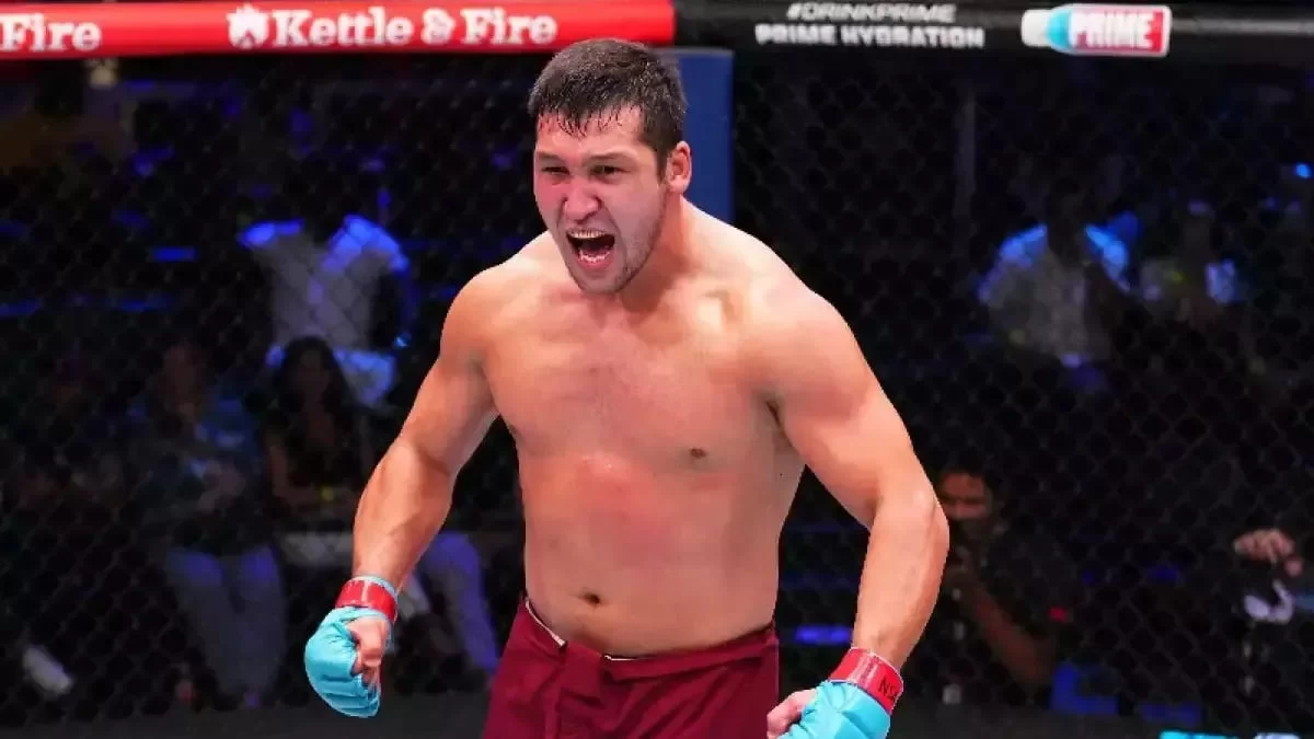 Қазақстандық файтер UFC-дегі алғашқы жеңісіне қол жеткізді (ВИДЕО)