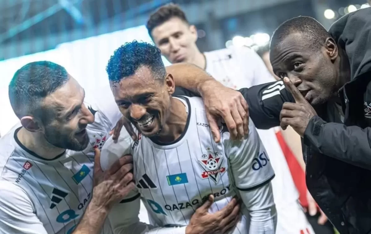 Луиш Нани әйелдерге ән арнап, жұртты шулатты (ВИДЕО)