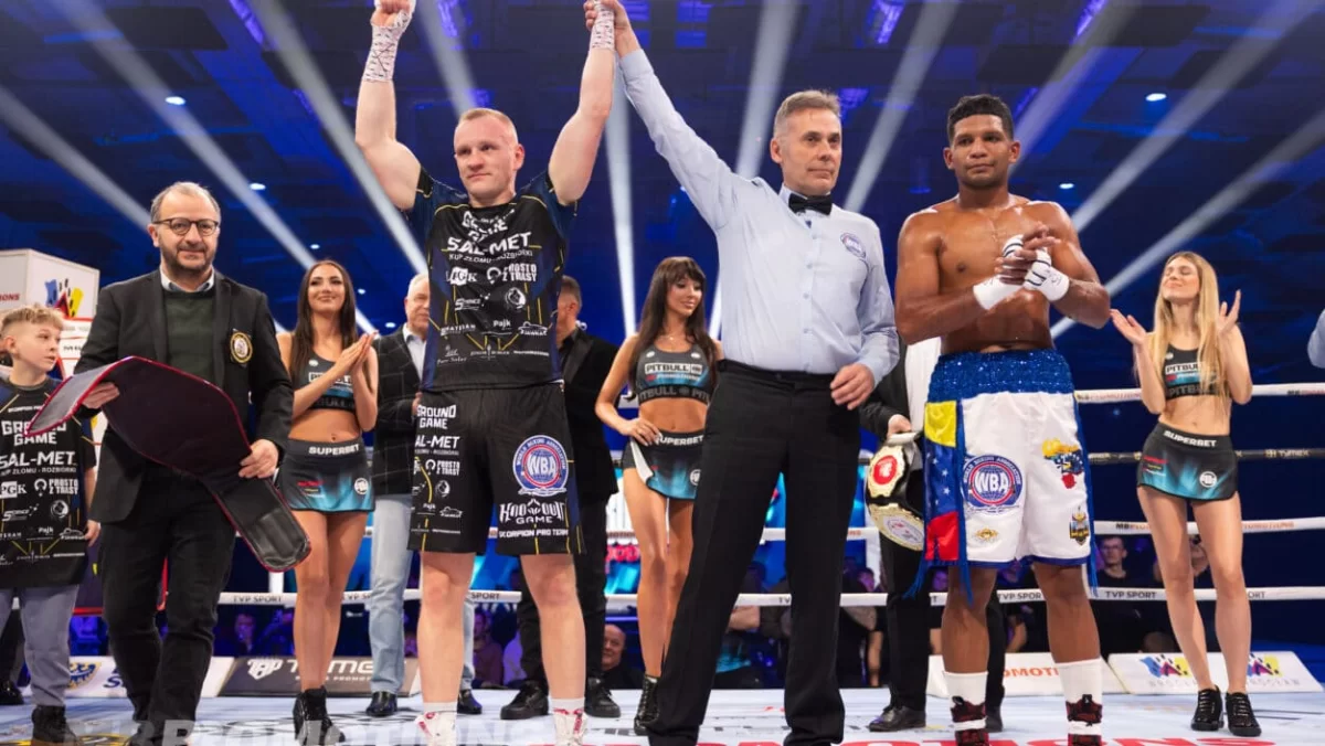 Жәнібек Әлімханұлының салмағындағы титулдық жекпе-жек бауырға тиген соққымен аяқталды (ВИДЕО)