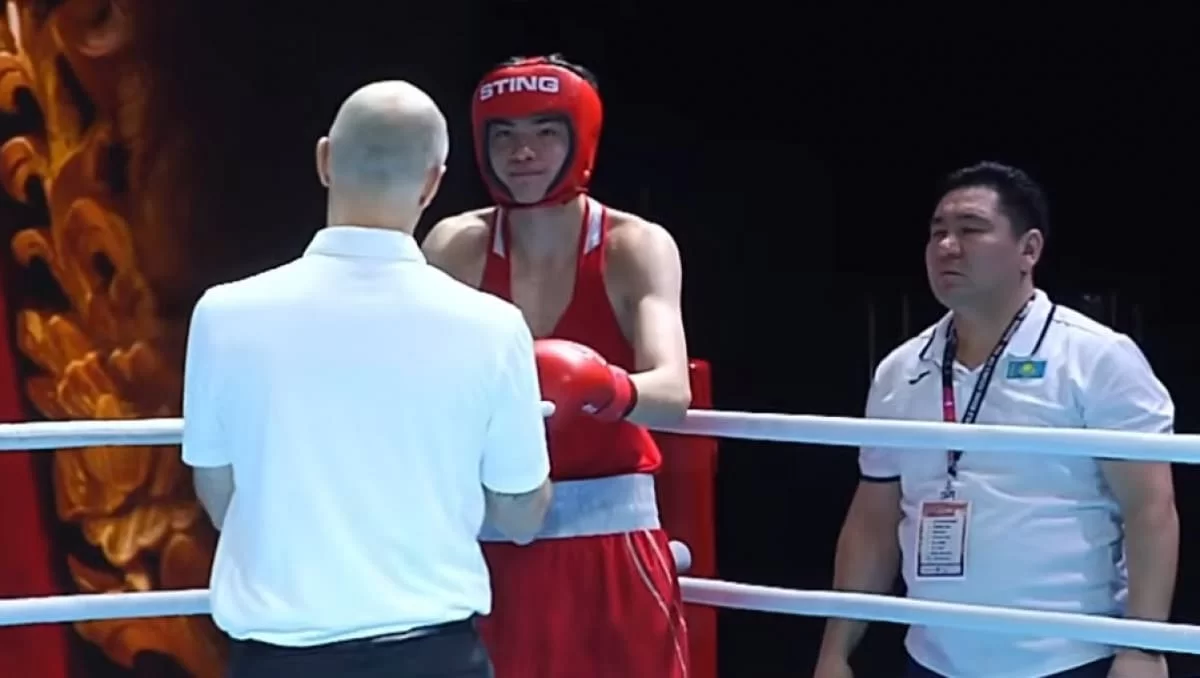 Қазақ боксшысы нокдауннан кейін камбэк жасап, финалға өтті (ВИДЕО)