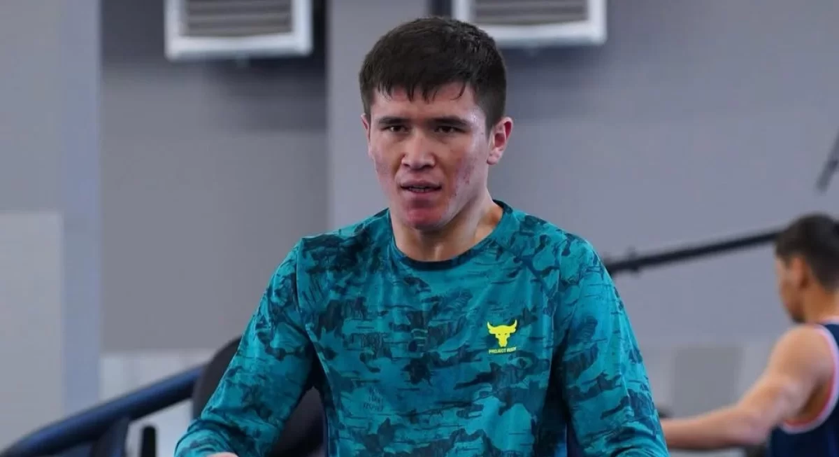 Төрехан Сабырхан қазақстандық боксшыны тістеп алған өзбекпен жұдырықтасты (ВИДЕО)