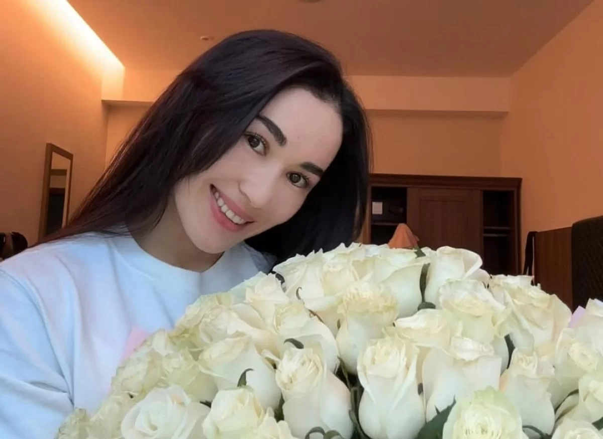 "Мен “иә” дедім!" Әбиба Әбужақынова жанкүйерлерін қуантқан ерекше фото жариялады