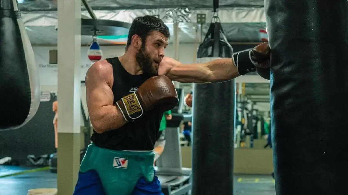 Руслан Мәдиев титулдық жекпе-жек алдында мәлімдеме жасады (ВИДЕО)