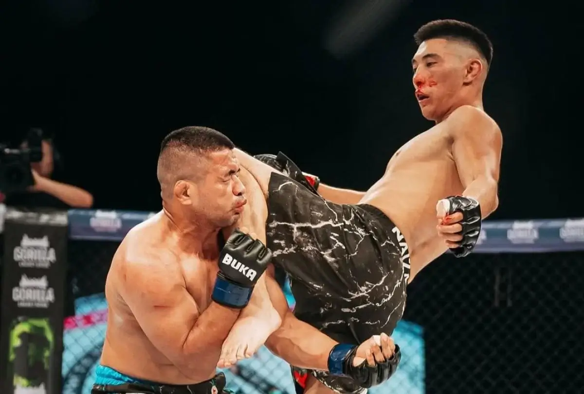 Қазақ файтері Ташкентте өзбекстандықты ауыр нокаутқа жіберді (ВИДЕО)