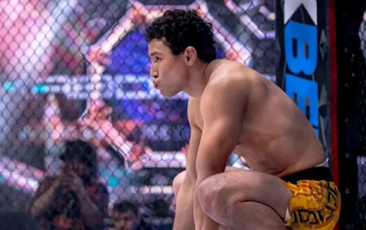 Қазақ файтері гонгқа бір секунд қалғанда өзбекстандықты нокаутқа түсірді (ВИДЕО)