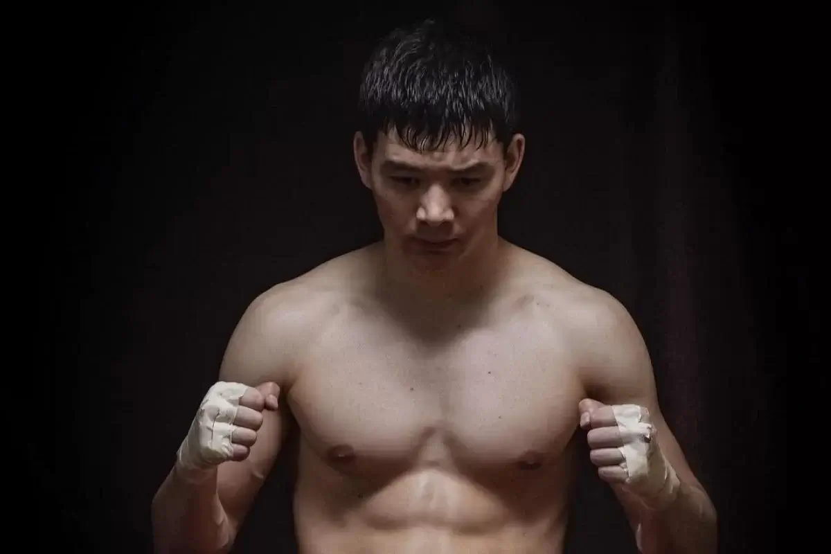 Өзбекстандық жеңілмеген "Сатурн" қазақ актерын нокаутқа жіберді (ВИДЕО)